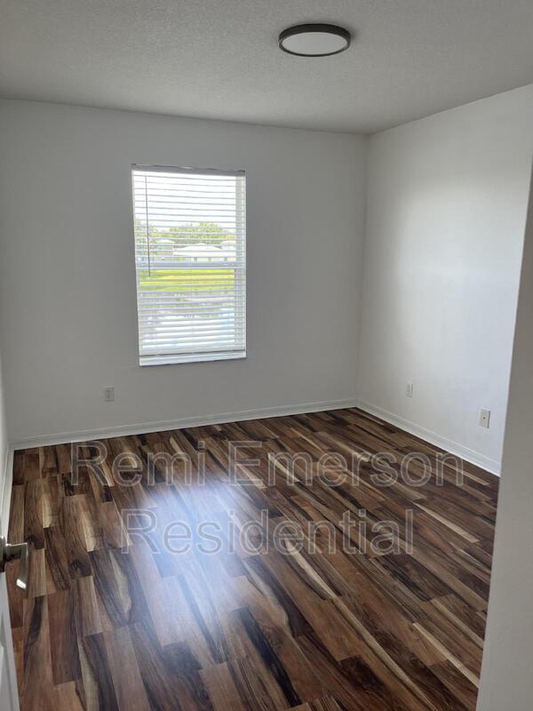 Building Photo - 13500 Applerose Ln