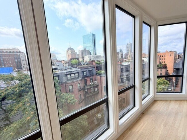 Building Photo - 111 Beacon St