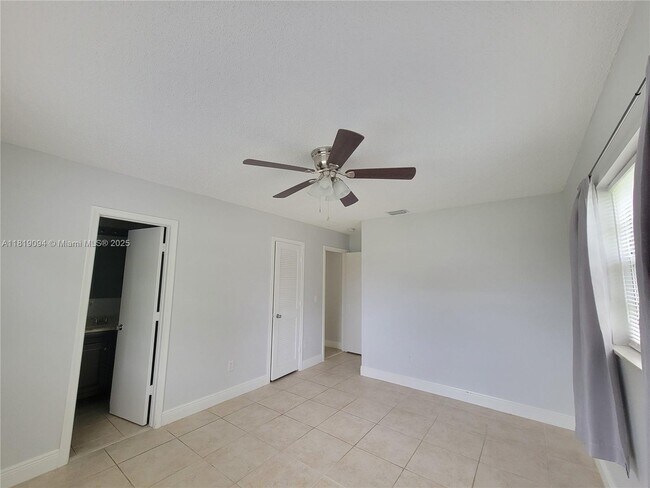 Building Photo - 1814 Oakmount Dr