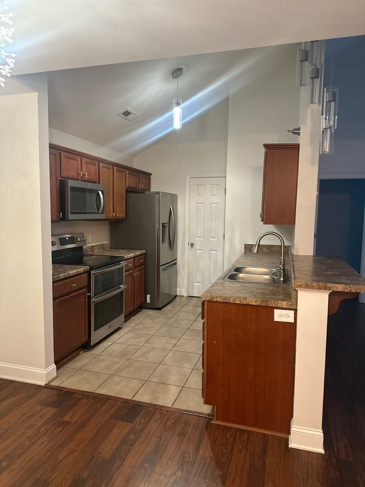 Building Photo - 623 Wyndhurst Dr