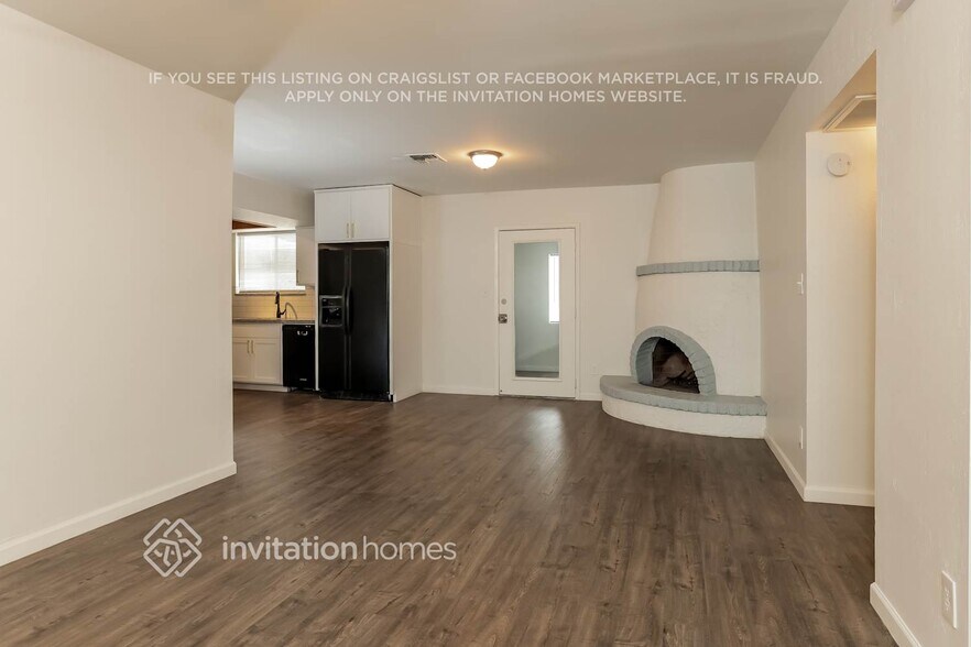 Building Photo - 1631 W Helena Dr