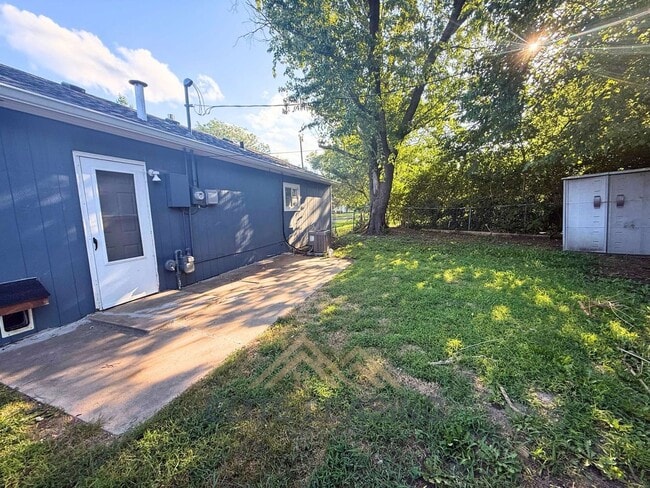 Building Photo - Charming 3BR, 1BA Available Now!