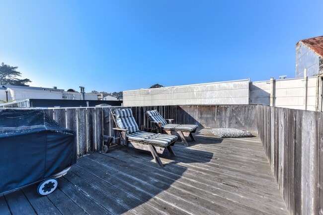 Building Photo - Baker Street 2753-55