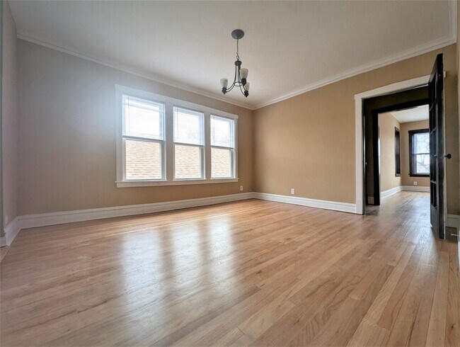 Building Photo - 3114 N Kilpatrick Ave