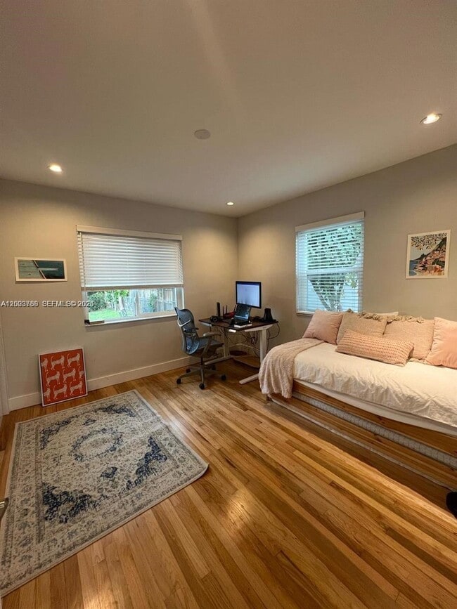 Building Photo - 685 SW 19th Rd