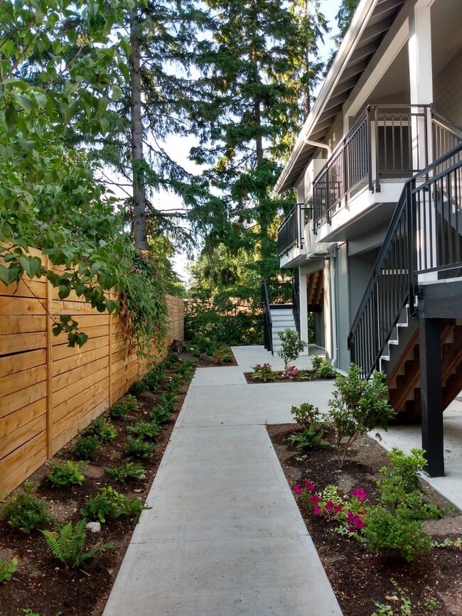 Building Photo - 2 BD / 1 BA – Granite Counters, W/D, AC • $500 Move-In Gift Card (By 1/1/26)