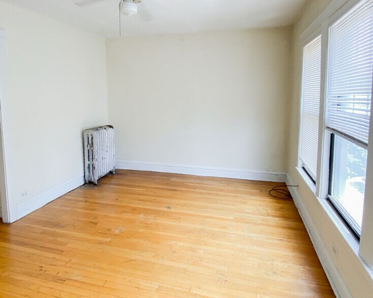 Building Photo - 4506 N Ashland Ave
