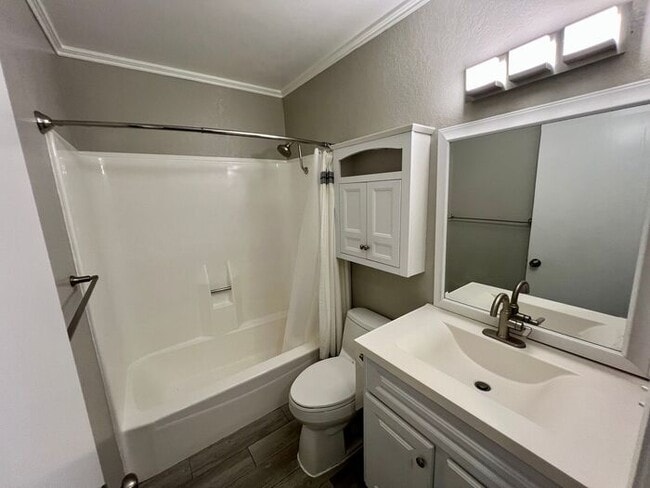 Building Photo - Spacious 4 BR/2.5 BA Townhouse in Carlsbad...
