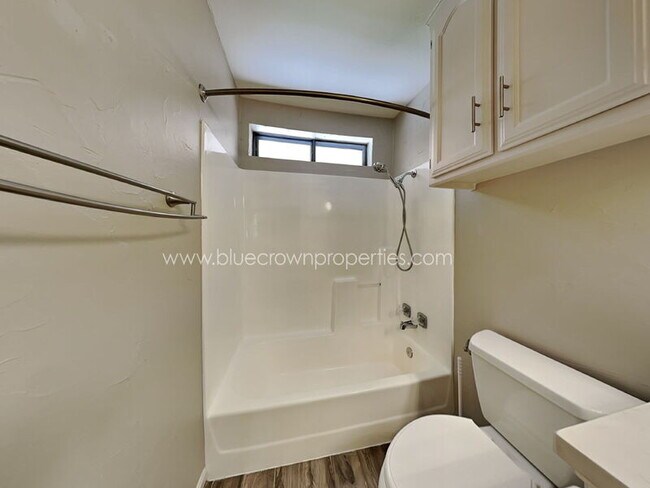 Building Photo - 9 Brookfield Ct