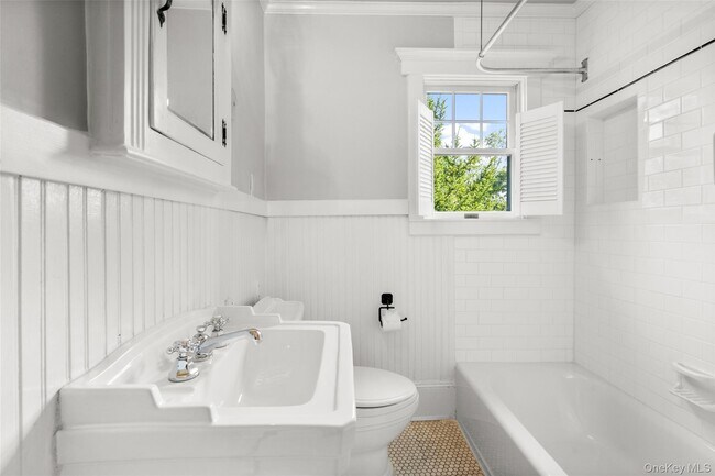 Building Photo - 6 Summit Ave