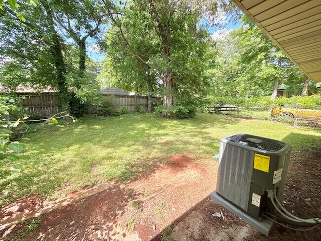 Building Photo - 3902 Buttercup Dr SW