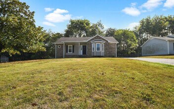 Building Photo - Updated Three Bedroom!