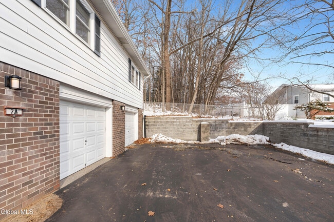 Building Photo - 7 Elgin St