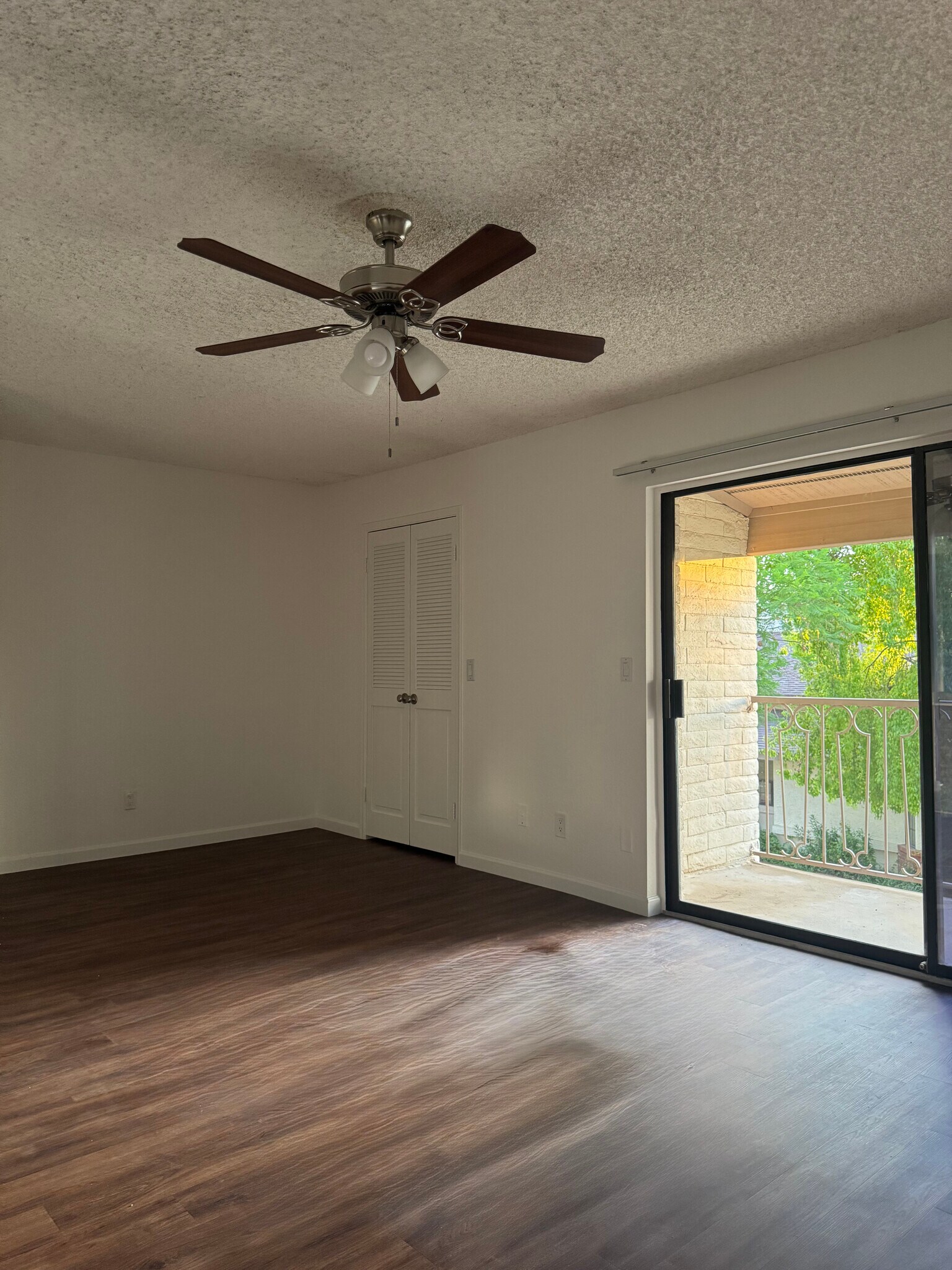 Building Photo - 1550 N Stapley Dr