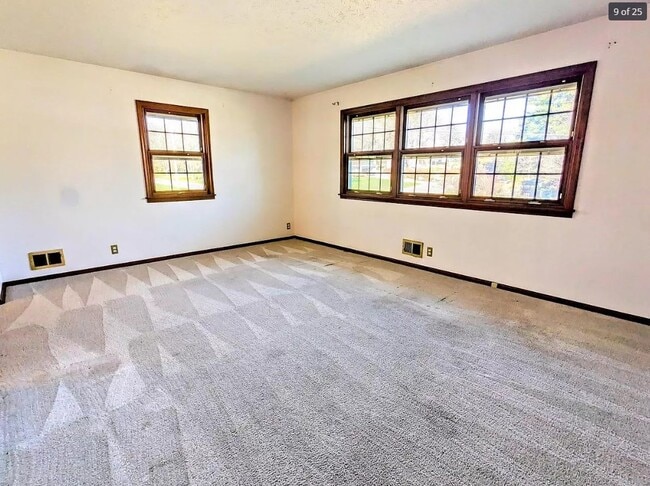 Building Photo - 4016 Clifton Dr