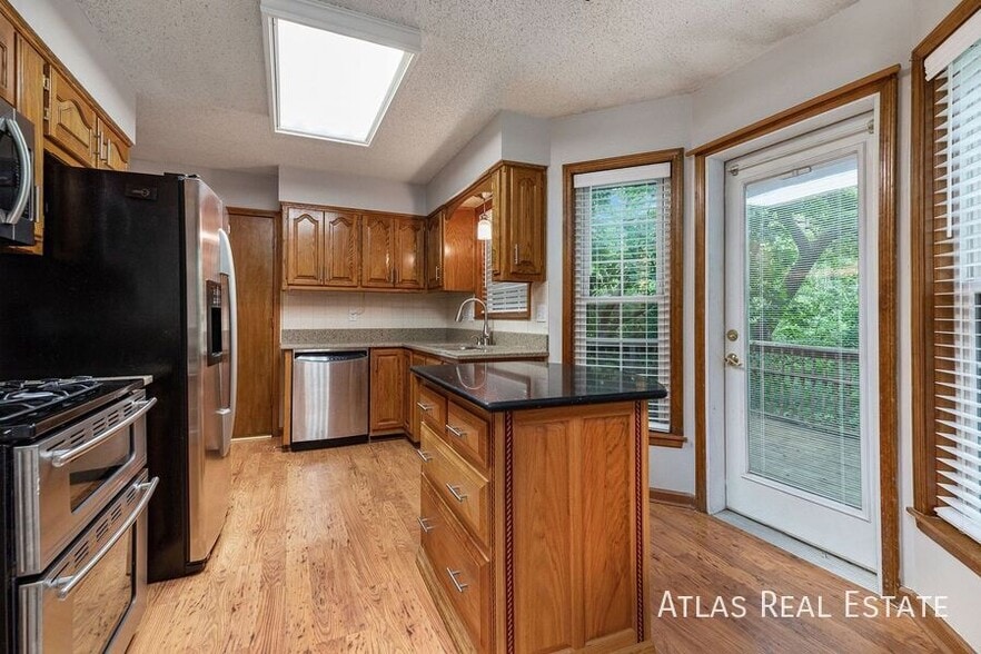 Building Photo - 7924 N Michigan Ave