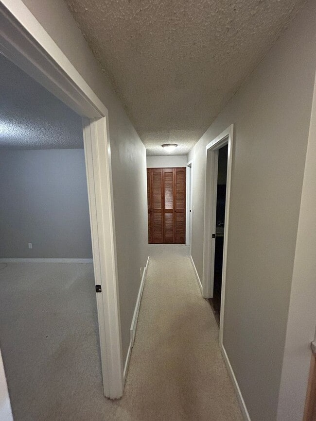 Building Photo - 5 bed, 2 bath Covington Home w/2-car garag...
