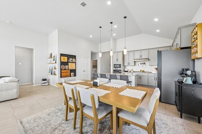 Building Photo - 409 Chardonnay Dr