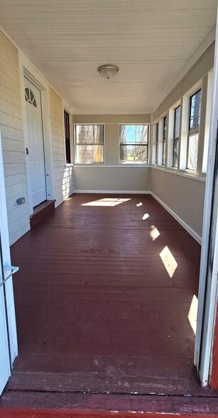 Building Photo - 235 Foxon Rd