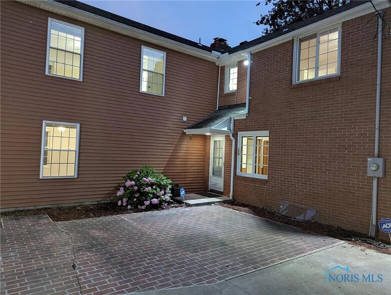 Building Photo - 2310 Goddard Rd