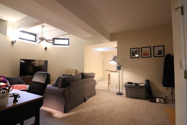 Building Photo - 1090 Beacon St