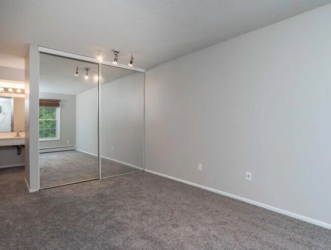 Building Photo - 4536 Cedar Lk Rd S