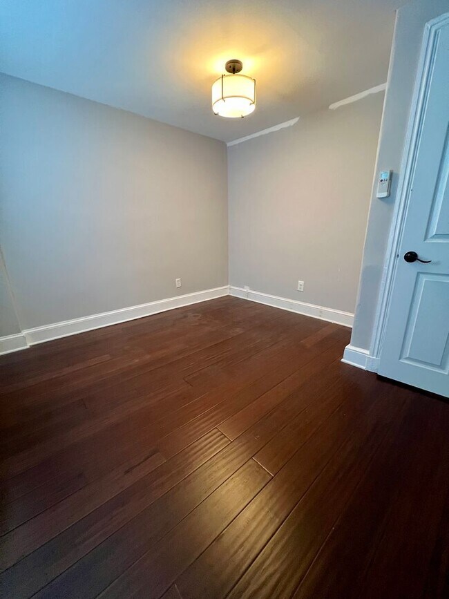 Building Photo - Stunning 4-Bedroom Townhome in the Heart of Fishtown! Available NOW!