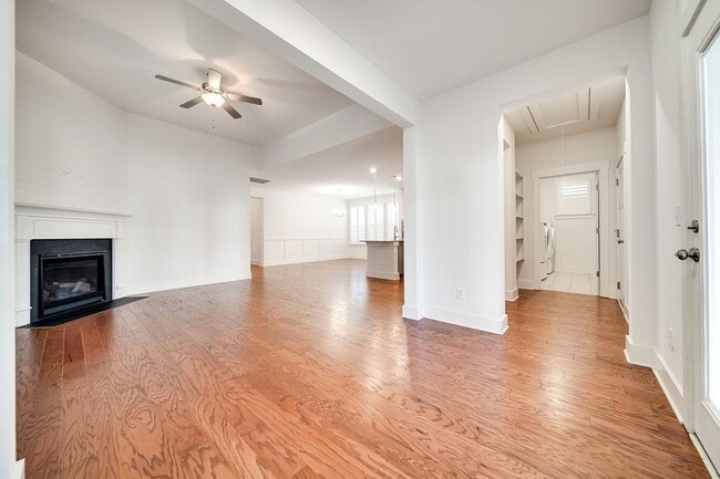 Building Photo - 279 Tanglewood Ln