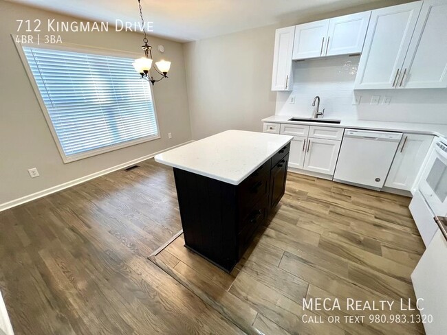 Building Photo - 712 Kingman Dr