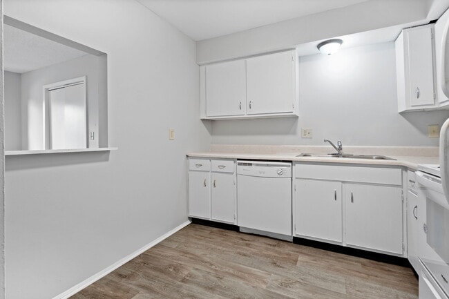 Building Photo - Woodland Apartments