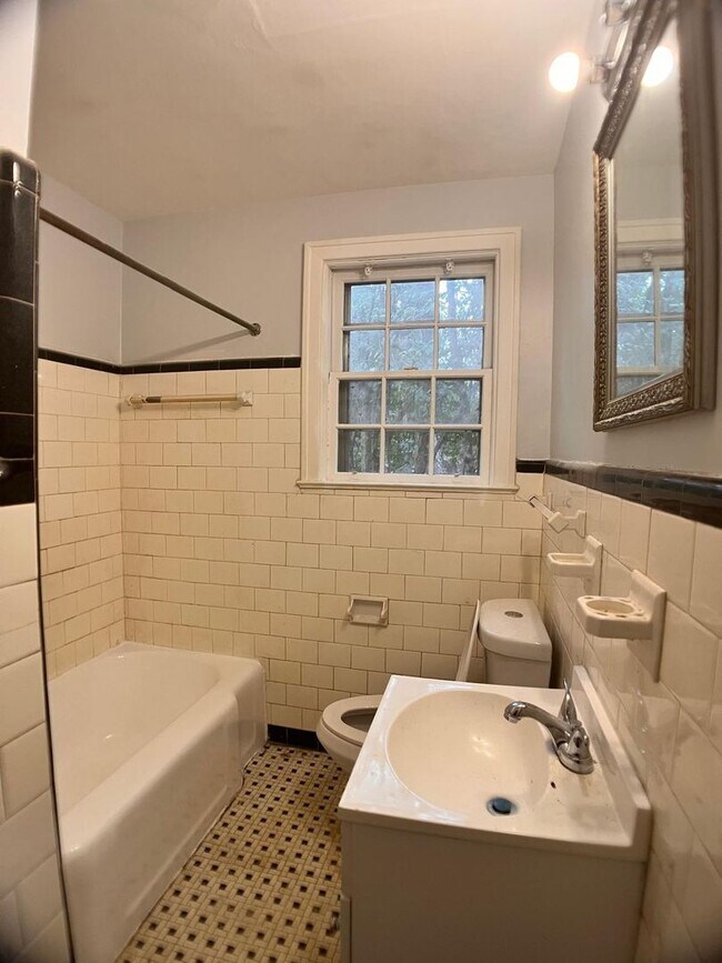 Building Photo - 2218 Palmetto St