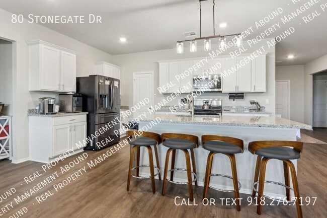Building Photo - 80 Stonegate Dr