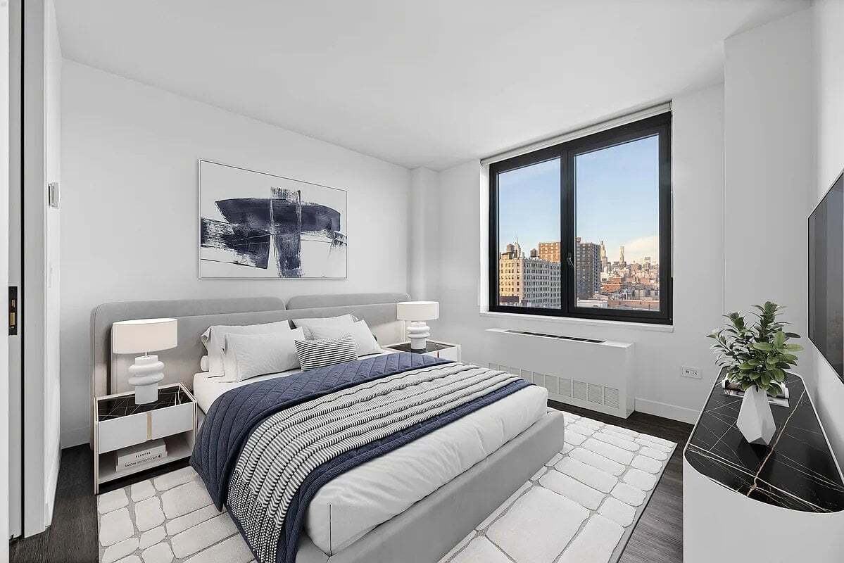 Building Photo - 250 E Houston St