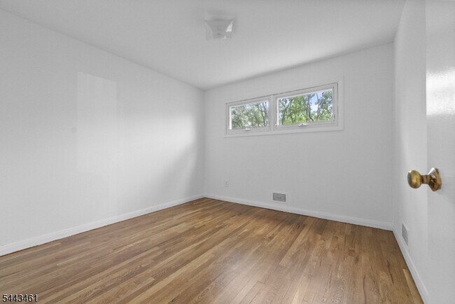 Building Photo - 46 Daka Ct