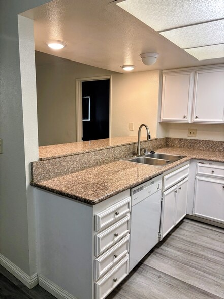 Kitchen - 2427 S Fern Ave