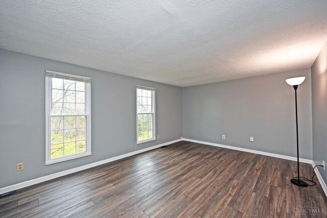 Building Photo - 920 Woodlyn Dr N