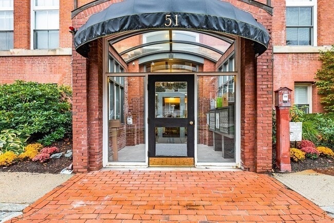 Building Photo - 53 Pettee St