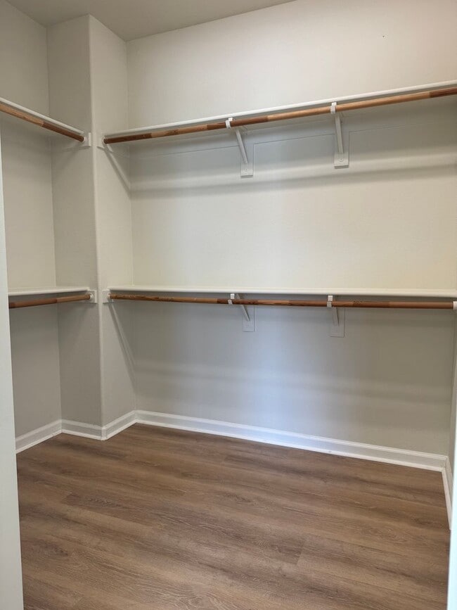 Building Photo - 5 bedroom home in W. Roseville. No carpet!