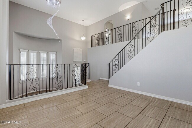 Building Photo - 14293 Meadow Lake Ave