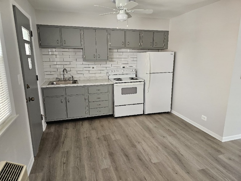 Building Photo - 4855 Elm St