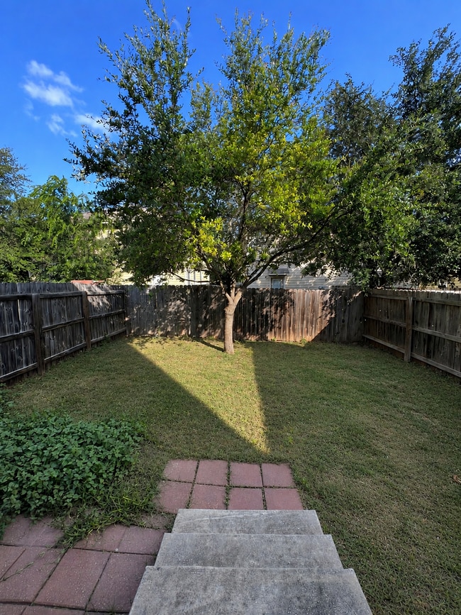 Building Photo - 5016 Flipper Dr
