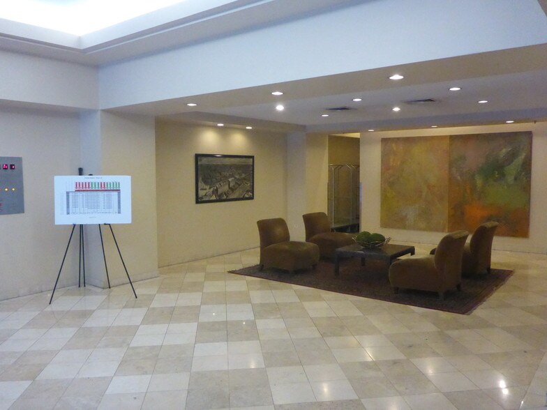 Building Photo - 165 N Canal St