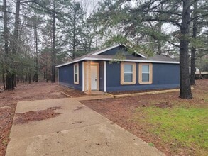 Building Photo - 10265 Country Hills Blvd