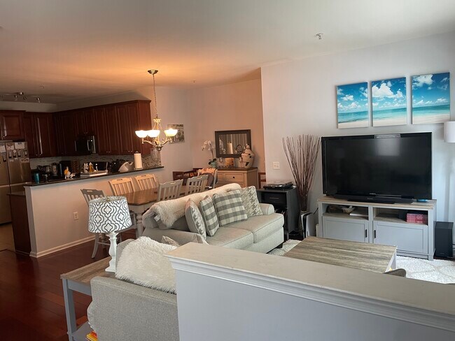 Building Photo - 265 Custer Ave