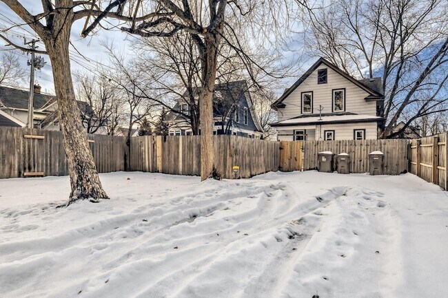 Building Photo - 1501 Sherburne Ave