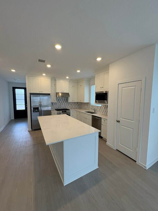 Building Photo - 6419 Seafoam Lake Dr
