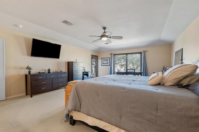 Building Photo - 604 Rolling Green Dr