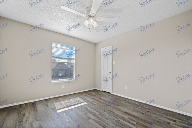 Building Photo - Spacious 4/2.5 Home in Fort Worth!