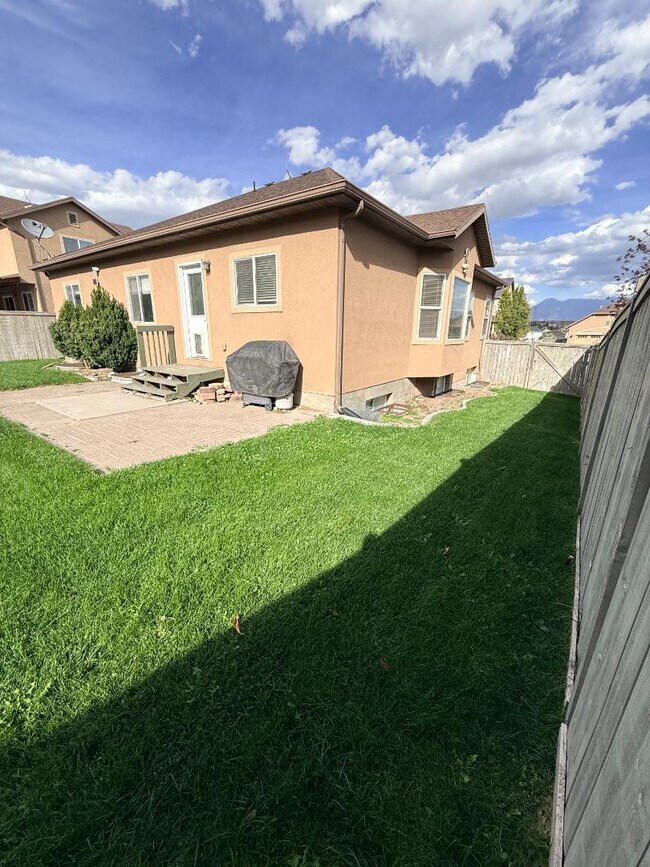 Building Photo - 8825 Jefferson Dr