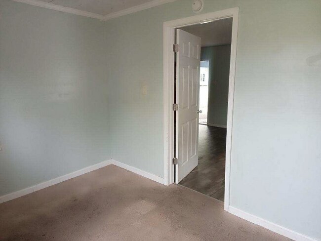 Building Photo - 416 S Ave J